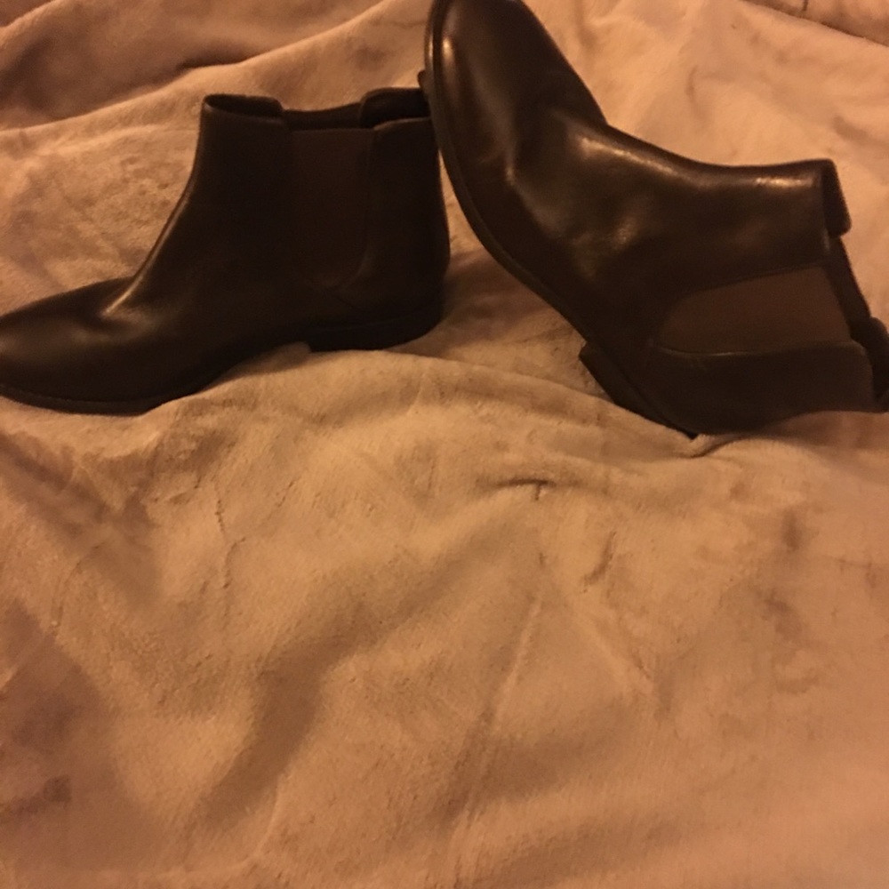 Prior-Owned Female Boots